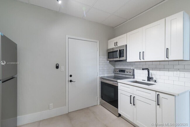 Foto del edificio - 1541 Cordova Rd