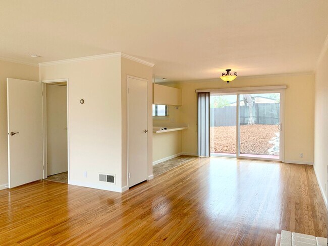 Building Photo - Renovated Single-Family Home in Pacifica!
