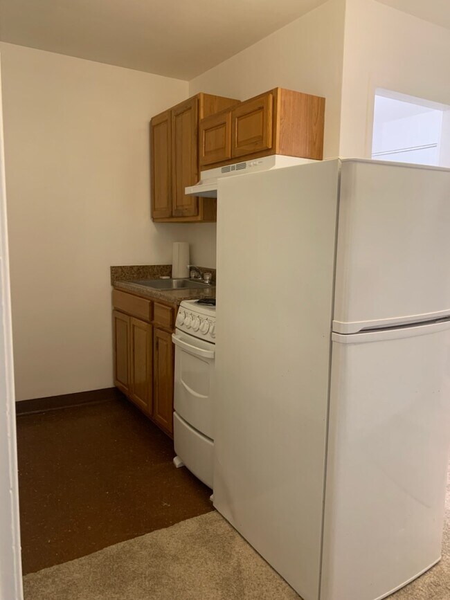 KITCHEN - 1164 Broadway St
