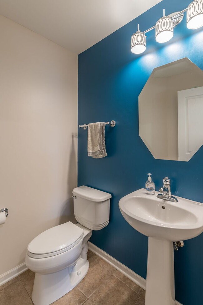 Foto del edificio - 472 Valentine Way