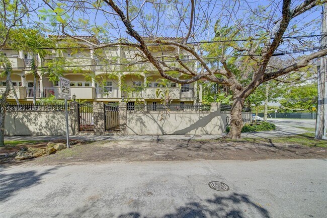 Foto del edificio - 3300 Bird Ave