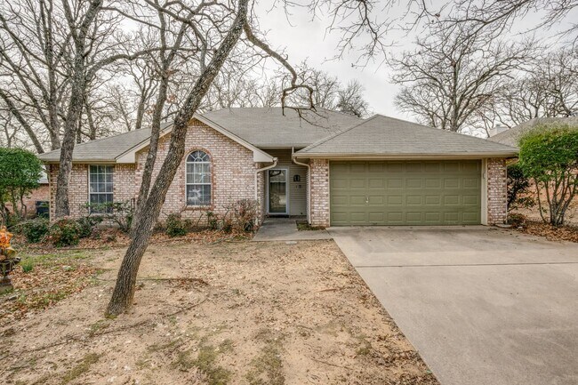 Building Photo - 2508 Oak Park Dr