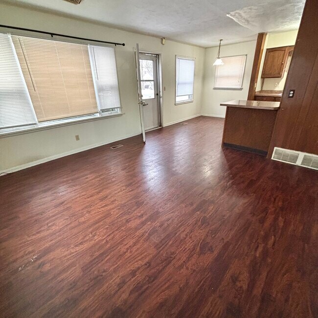 Foto del edificio - 6321 Cooper Rd