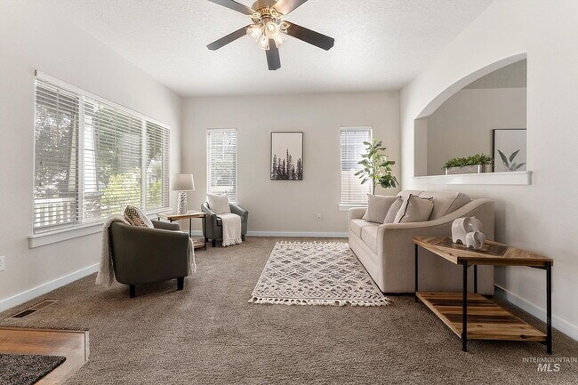Building Photo - Single Family Home For Rent
