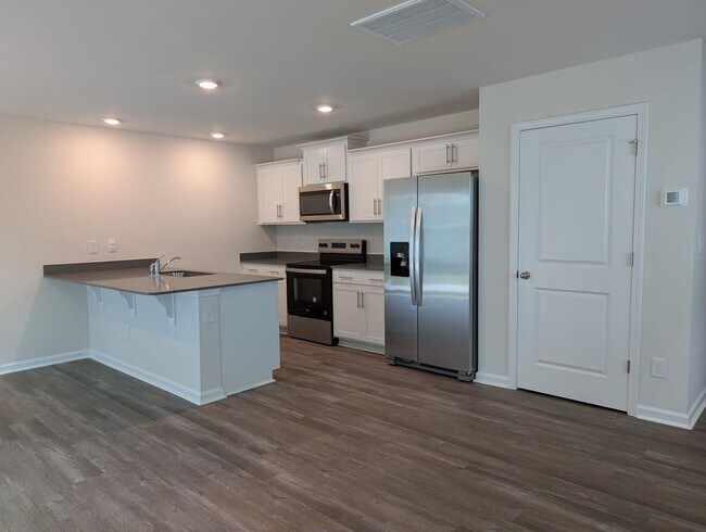 Foto del edificio - Beautiful 4 Bedroom, 2.5 Bathroom Townhome in Mallard Creek!