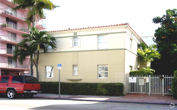 Building Photo - 1233 Collins Ave