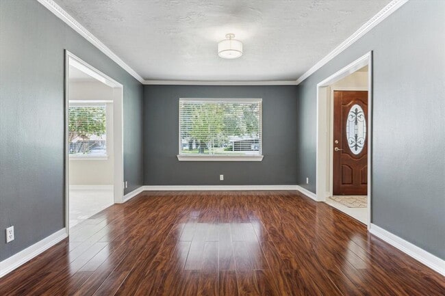 Building Photo - 9711 Long Branch Ln