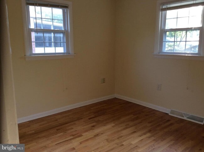 Building Photo - 128 Fox Dr