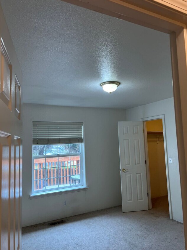 Foto del edificio - Green area 3 Bedroom 2 Bath with Garage