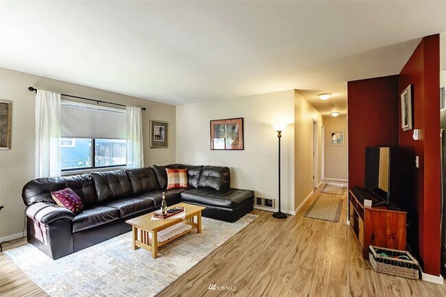Building Photo - 1304 N Cora St