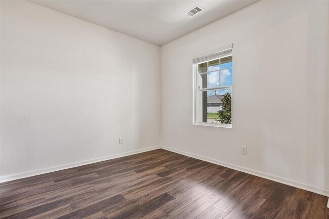 Foto del edificio - 2056 Spindletree Ln