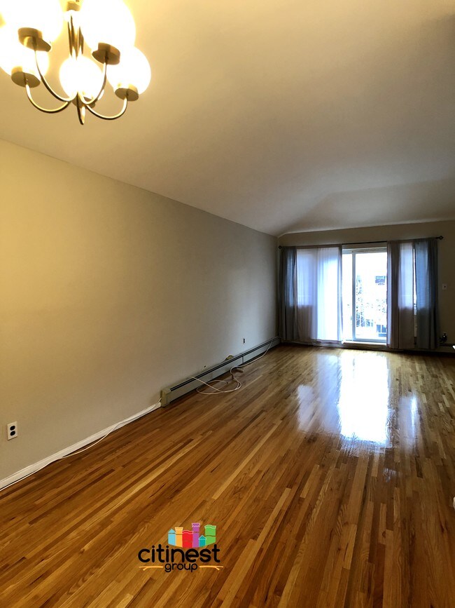 Building Photo - 9448 Ridge Blvd