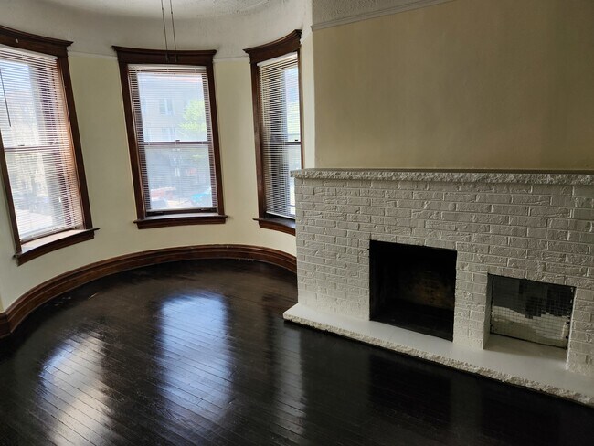 Foto del edificio - 2224 W Irving Park Rd