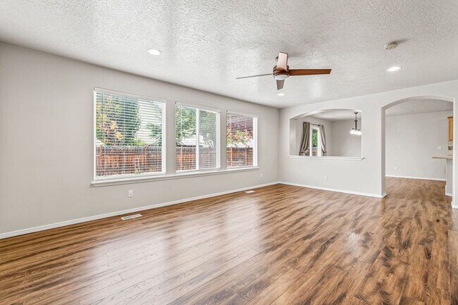 Foto del edificio - Prime SE Boise 3bd/2.5ba Home!