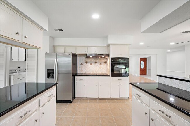 Foto del edificio - 6007 Claridge Dr