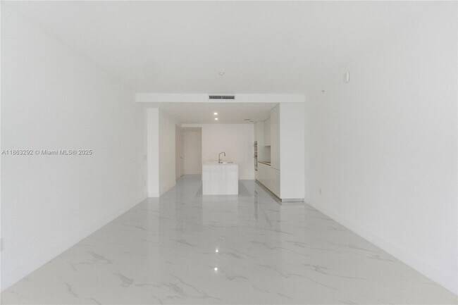 Foto del edificio - 700 NE 24th St