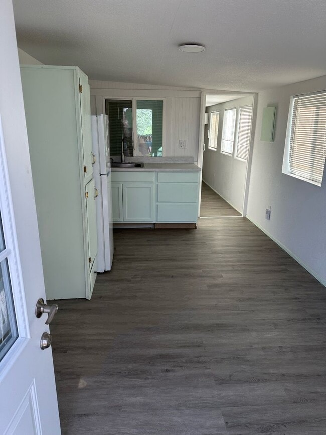 Foto del edificio - 520 S Woodchips Rd