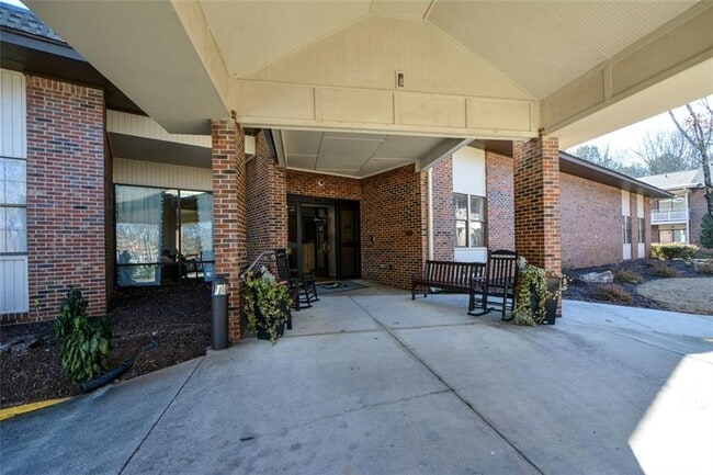 Building Photo - 475 Mount Vernon Hwy NE