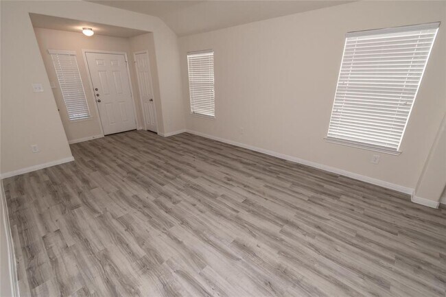 Foto del edificio - 5514 Plantation Forest Dr