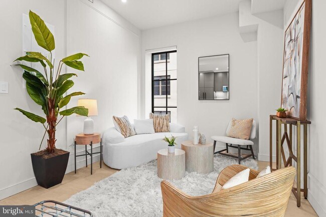 Foto del edificio - 2121 Ward Pl NW