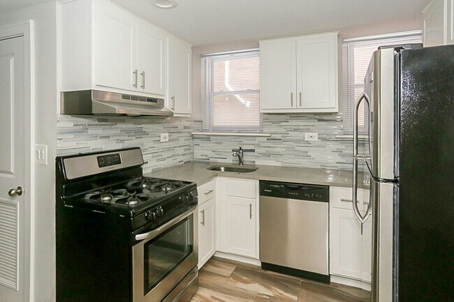 Foto del edificio - 2326 N Southport Ave