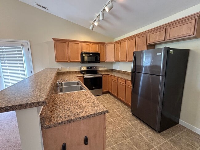 Building Photo - 2 Bed 1.5 Bath Duplex in Lebanon