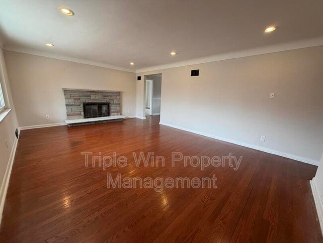 Foto del edificio - 30 Rolling Hills Dr