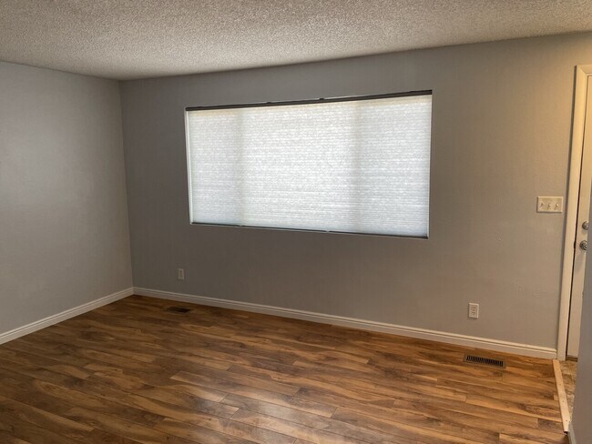 Building Photo - 667 Brookside Ct