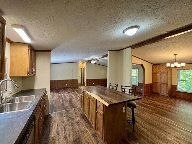 Foto del edificio - 229 Bateman Ln