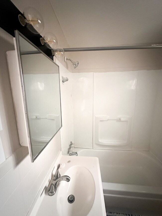 Foto del edificio - Beautiful 4-bedroom townhome!