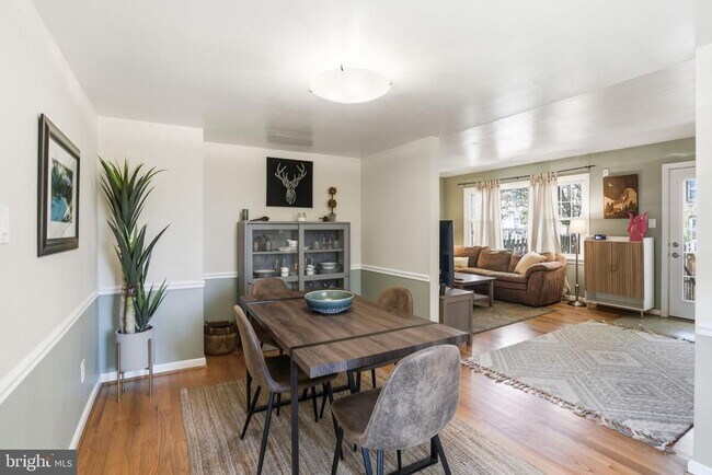 Foto del edificio - 9100 Omar Ct