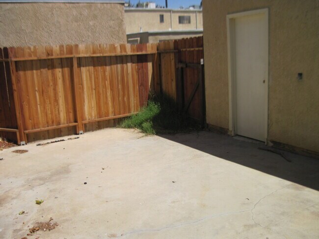 Foto del edificio - 44200 Kingtree Ave