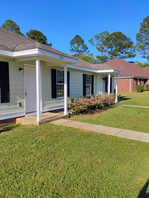 Primary Photo - 3935 Rodnor Forest Ln