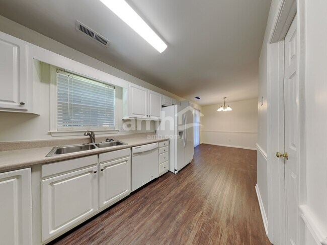 Foto del edificio - 1512 Birkdale Ct