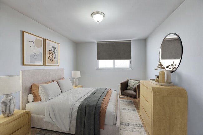 Building Photo - Queensway Manor