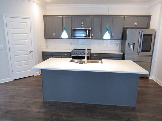 Building Photo - Waterford Village 3 bedrooms with 2 car ga...