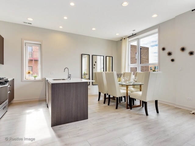Foto del edificio - 6535 W Dickens Ave