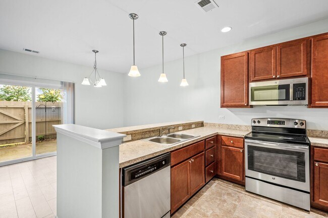 Foto del edificio - Centrally located, updated condo