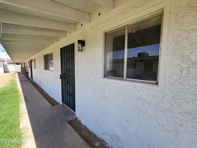 Foto del edificio - 2140 W Heatherbrae Dr