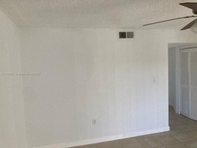 Building Photo - 7204 Glenmoor Dr