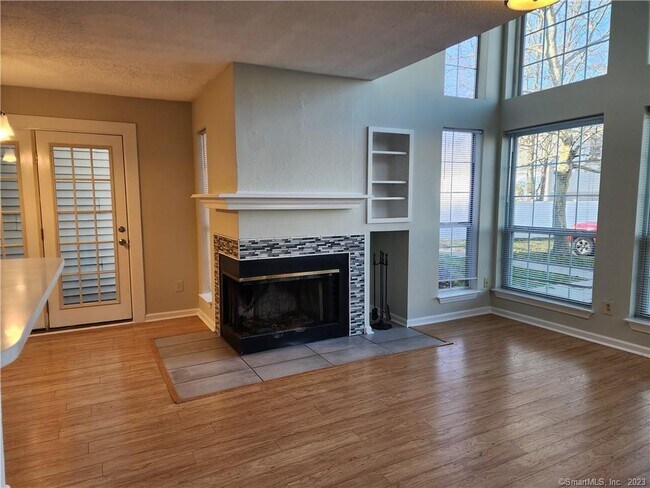 Foto del edificio - 311 Carriage Crossing Ln