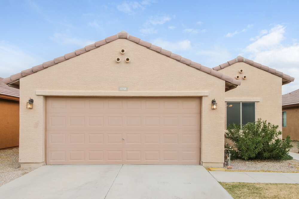 Foto principal - 1758 W Desert Hills Dr