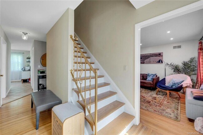 Foto del edificio - 679 White Plains Rd