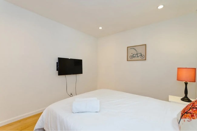 Building Photo - 1811 Ivar Ave