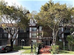 Building Photo - 3690 Inverrary Dr