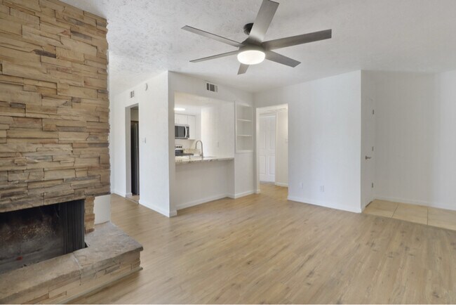 Foto del edificio - 1620 N Wilmot Rd