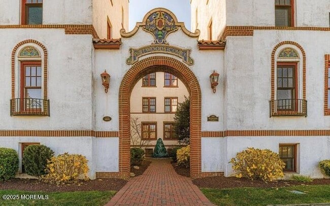 Building Photo - 218 2nd Ave