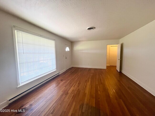 Foto del edificio - 726 Firetower Rd