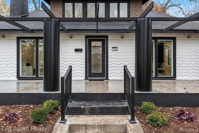 Foto del edificio - 784 Barrington Rd