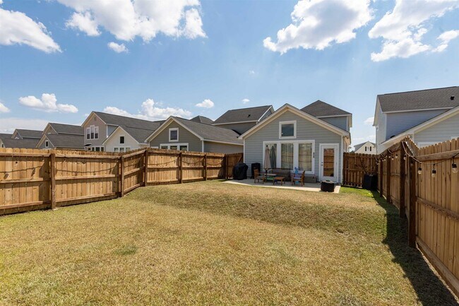 Foto del edificio - 1358 Landon Hills Dr